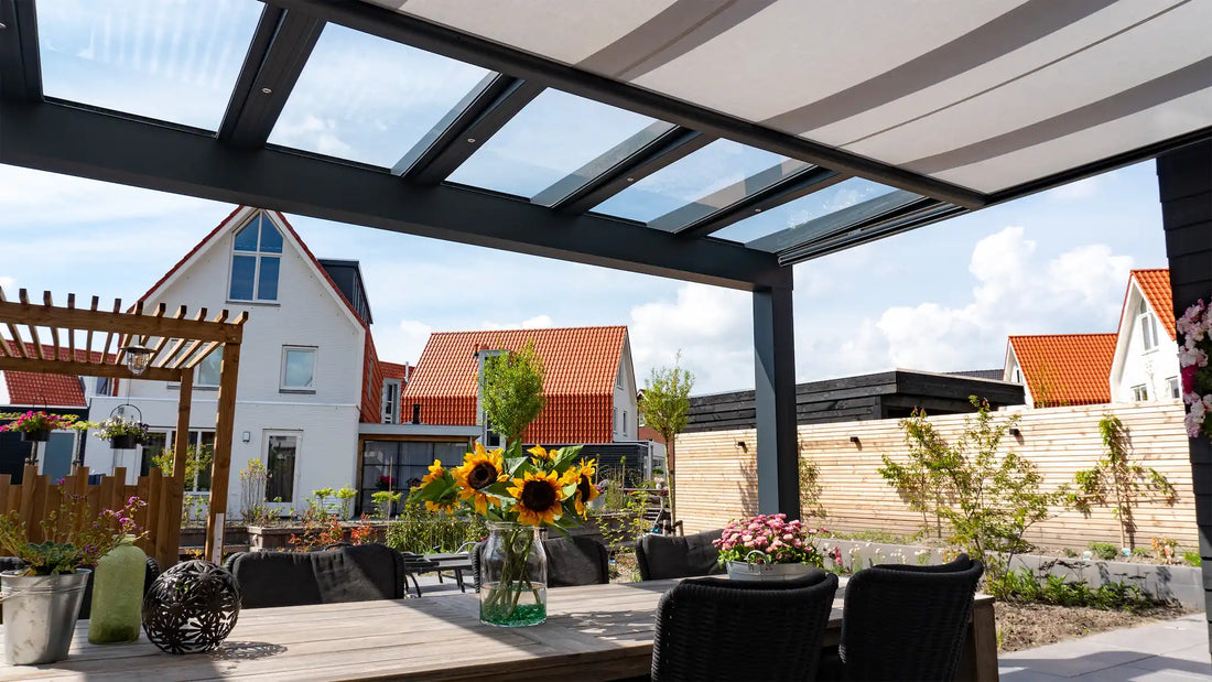 Blinds Above or Below the Roof? Heat, Glare and Which Stays Cleaner