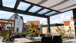 Blinds Above or Below the Roof? Heat, Glare and Which Stays Cleaner
