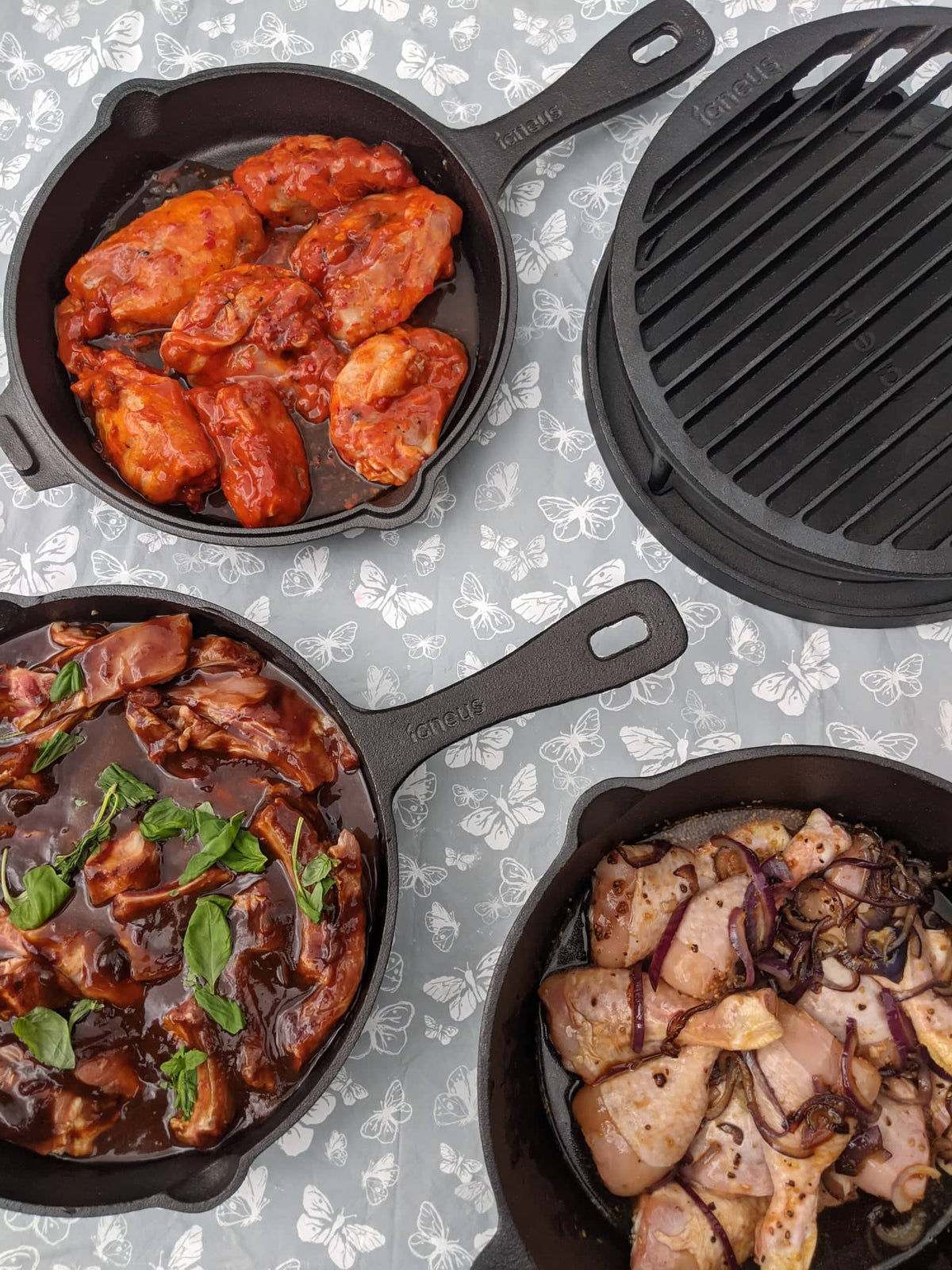 Igneus 3 Part Cast Iron Pan Set — close-up detail
