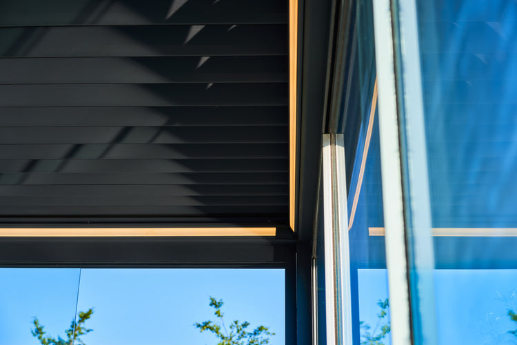 Motorised Retractable Roof Pergola | Deponti Pinela Deluxe | Full Open-Sky Effect | Somfy Remote | Synchronised Gasket Seal