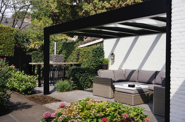 Aluminium Flat Roof Veranda | Deponti Trebbiano | 8.8mm Safety Glass | Spans Up To 7m | Integrated LED | Low-Height Compatible