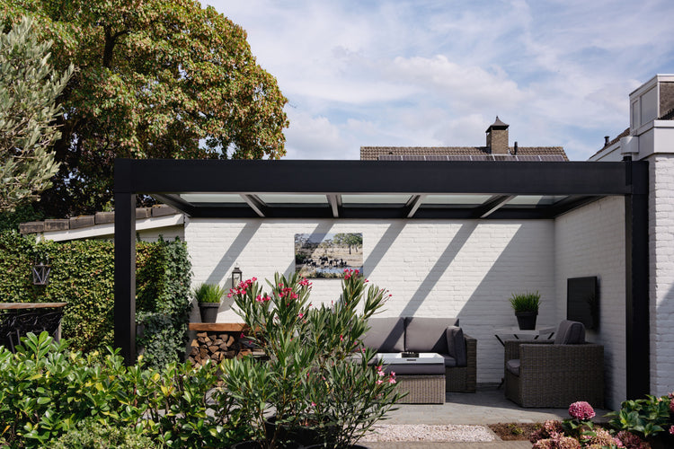 Aluminium Flat Roof Veranda | Deponti Trebbiano | 8.8mm Safety Glass | Spans Up To 7m | Integrated LED | Low-Height Compatible