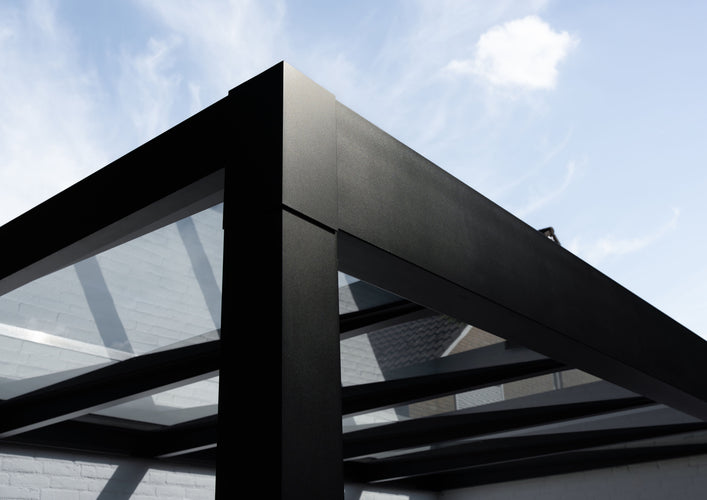 Aluminium Flat Roof Veranda | Deponti Trebbiano | 8.8mm Safety Glass | Spans Up To 7m | Integrated LED | Low-Height Compatible