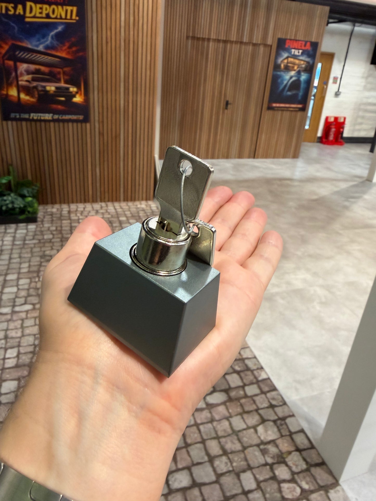Fiano Anodised Profile Bolt Lock
