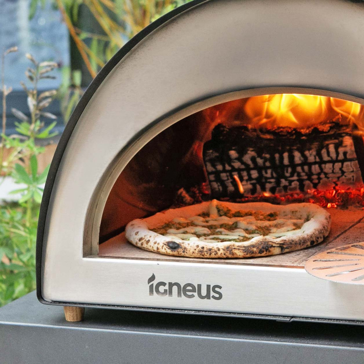 igneus classico wood fired pizza oven in-use cooking view