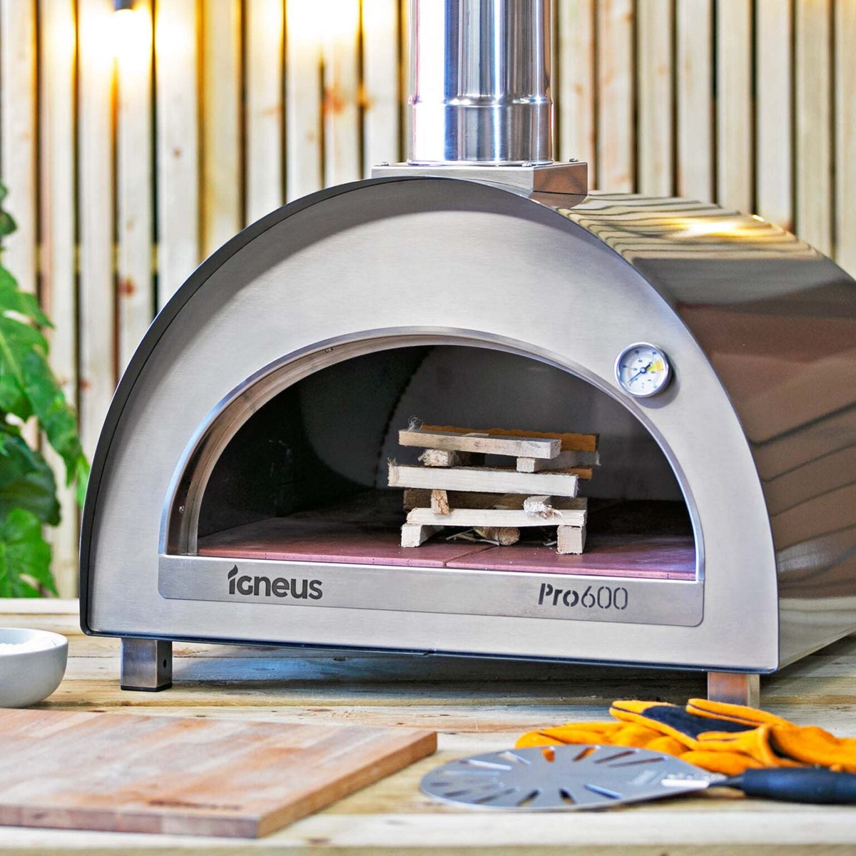 igneus pro 600 wood fired pizza oven product exterior view — view 2