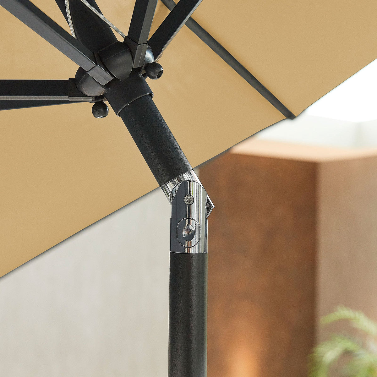 Antigua Aluminium Parasol — in daylight (image 48)