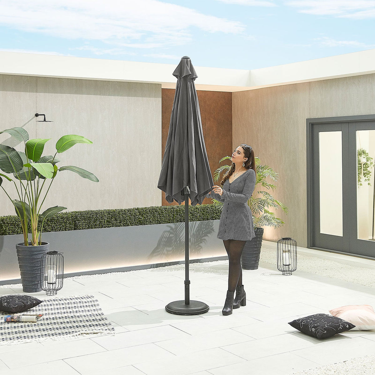Antigua Aluminium Parasol — exterior finish detail