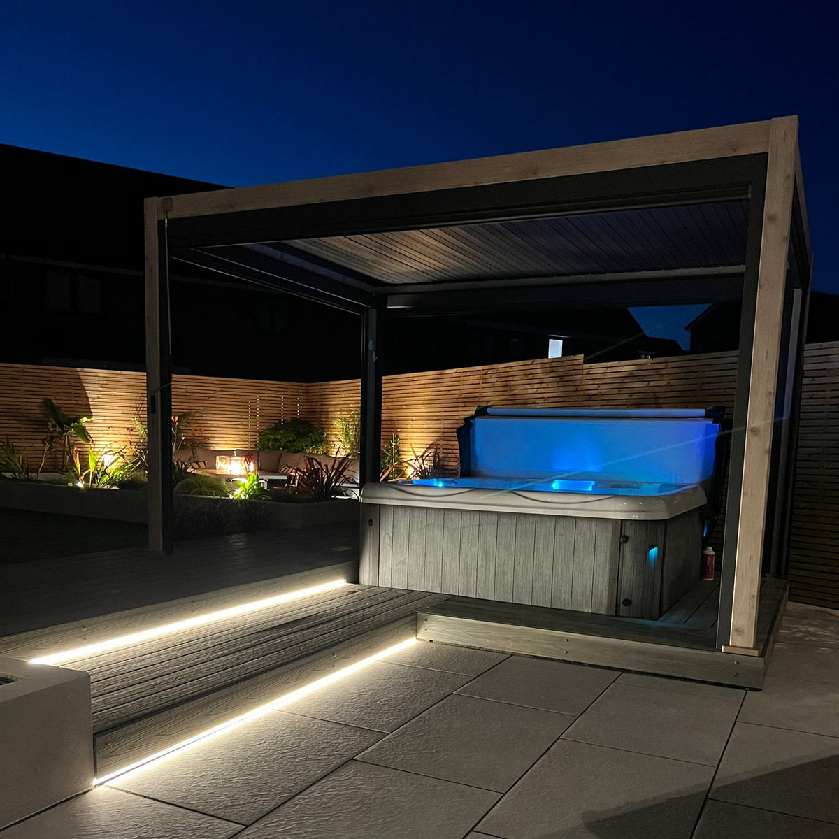 Titan Freestanding Aluminium Pergola — side profile (image 31)