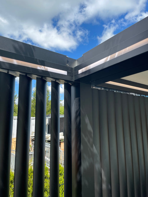 Motorised Pergola | Deponti Pinela Deluxe Plus | Sliding Retractable Panels | Spans Up To 7m | Integrated LED | Wall-Mounted or Freestanding