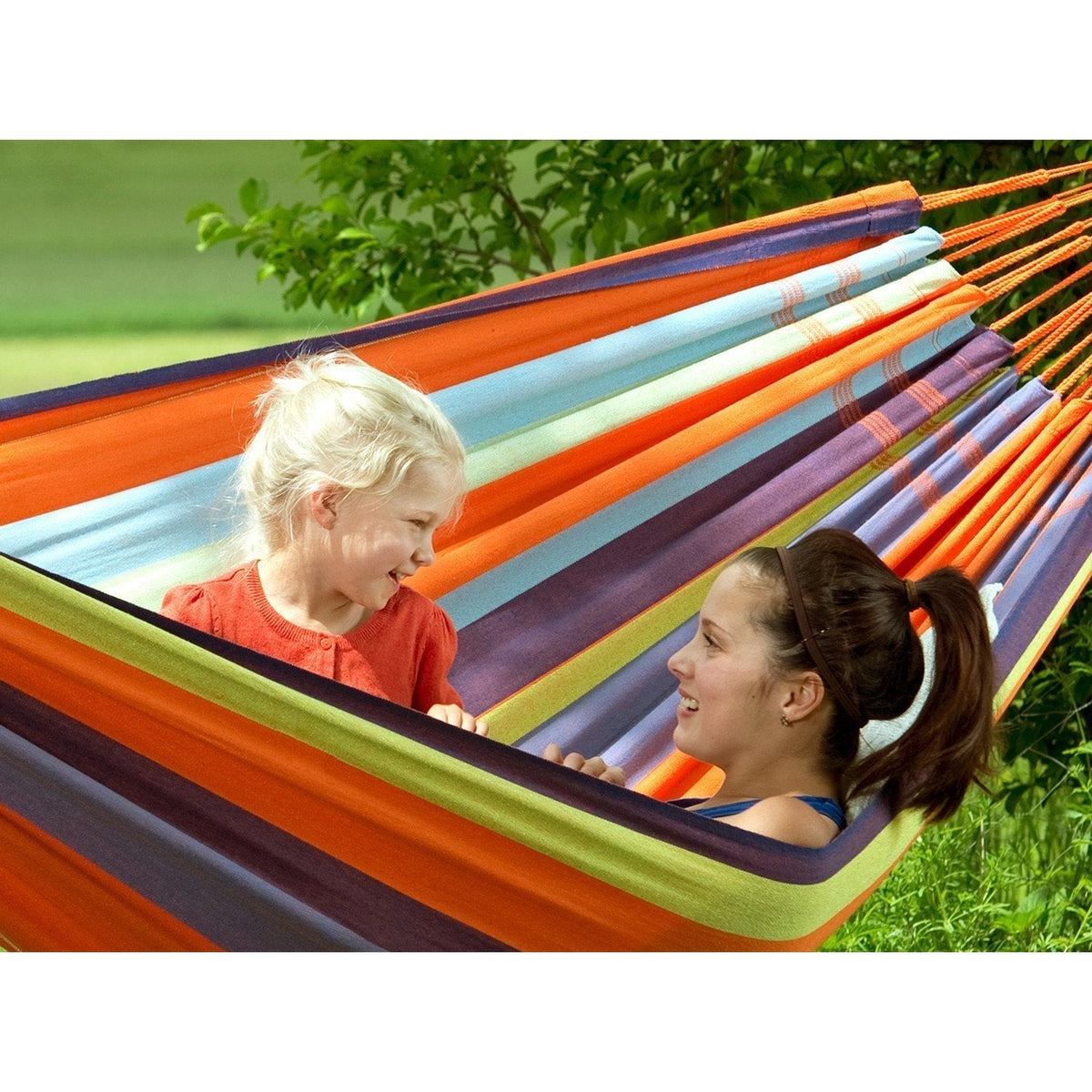Colombiana Mandarina Hammock — in use outdoors