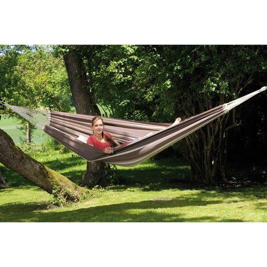 Paradiso Cafe Hammock — in use outdoors